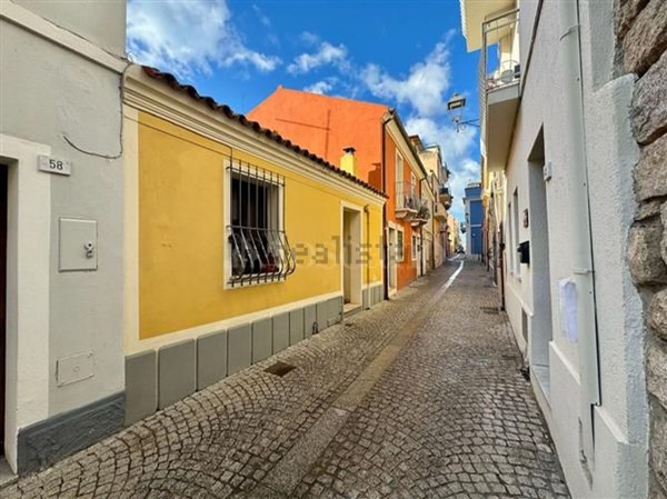 casa indipendente in vendita ad Olbia in zona Centro Storico
