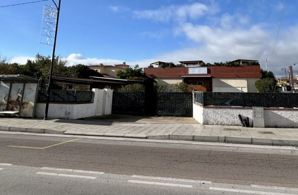 locale commerciale in vendita ad Olbia in zona Aldo Moro