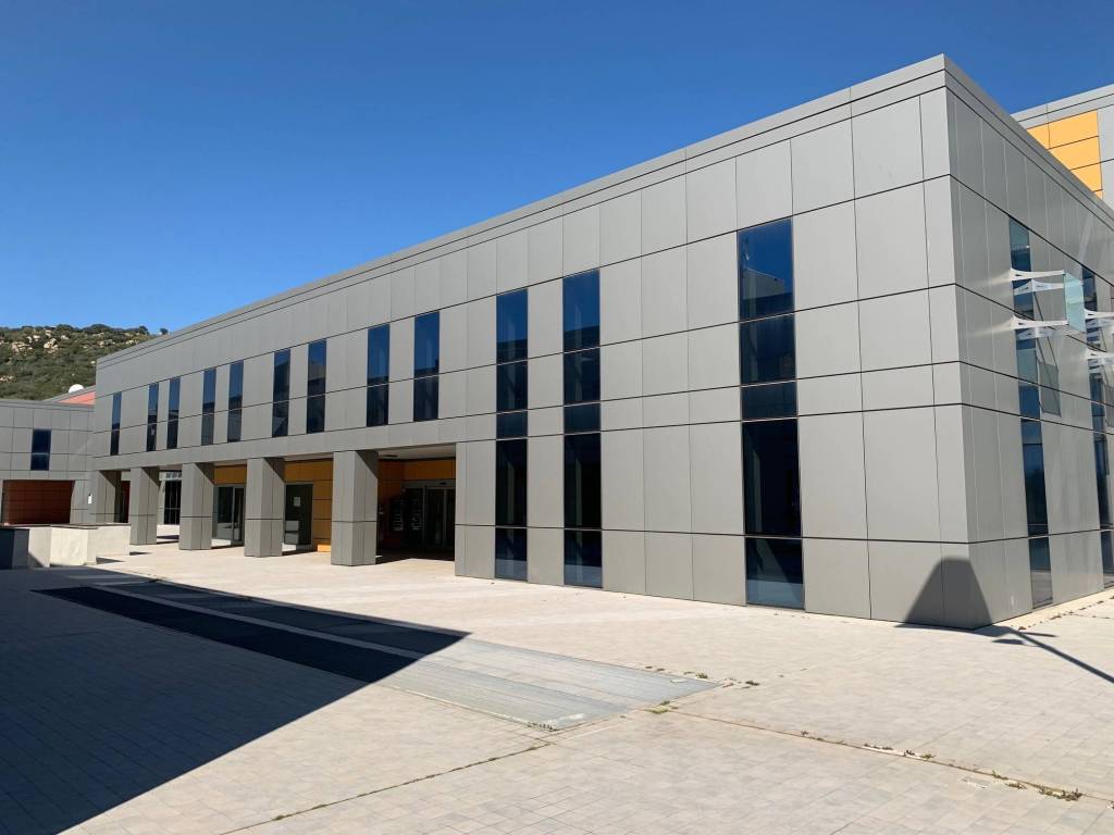 ufficio in vendita ad Olbia in zona Pittulongu