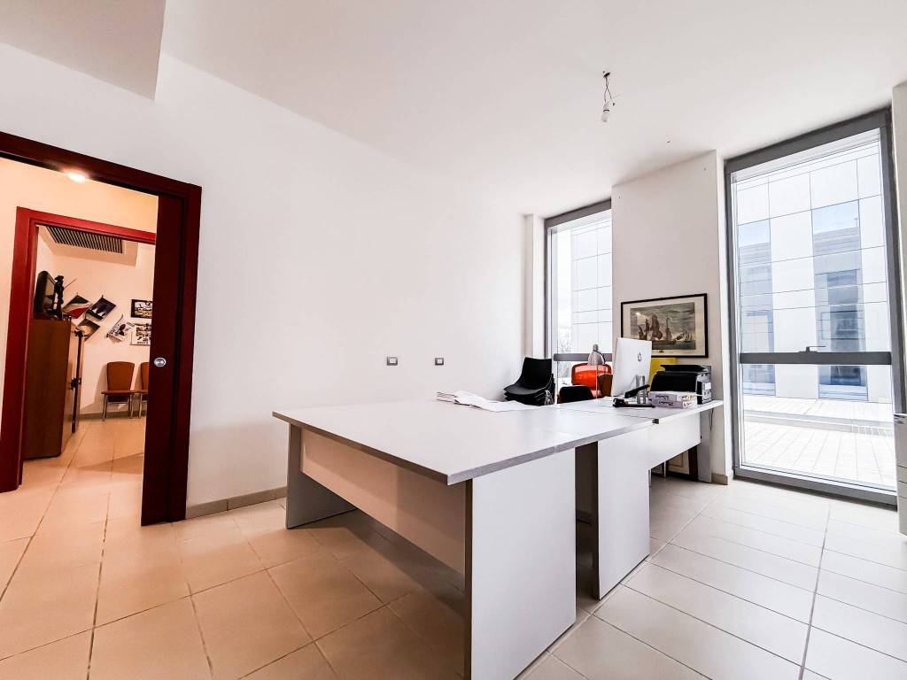 ufficio in vendita ad Olbia in zona Pittulongu