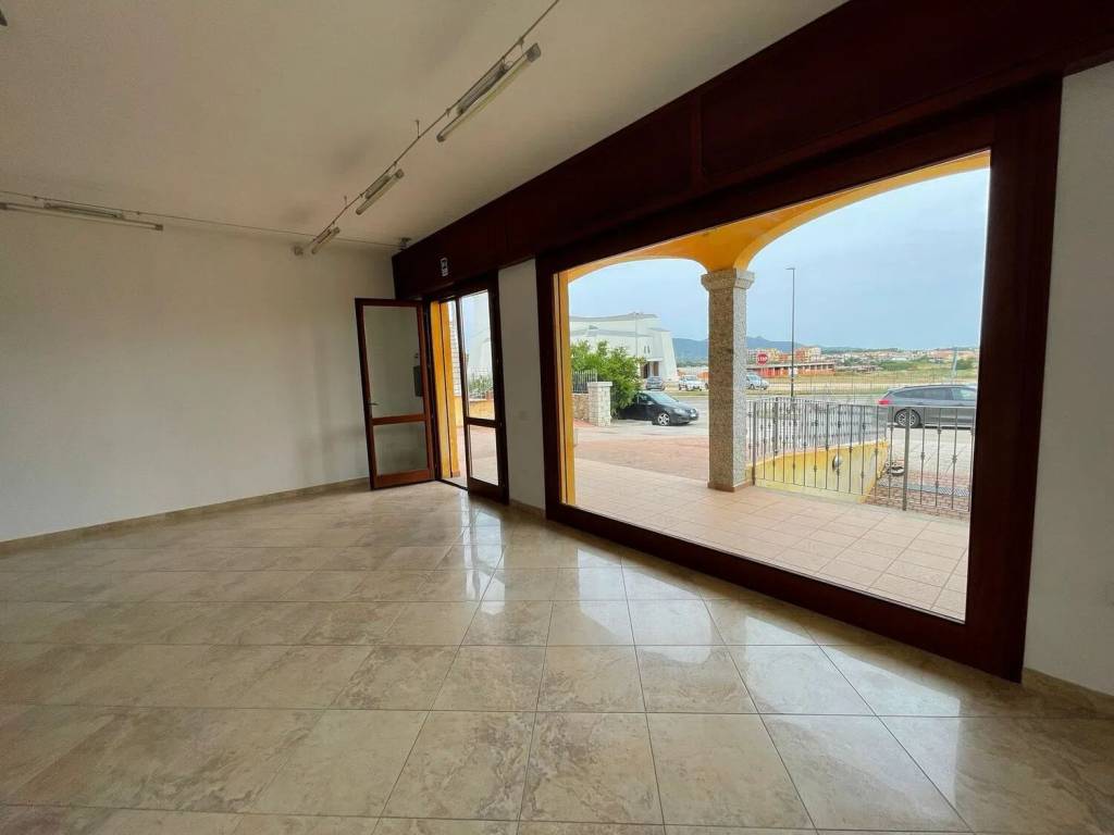 negozio in vendita ad Olbia