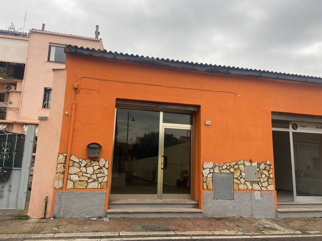 negozio in vendita ad Olbia in zona San Simplicio