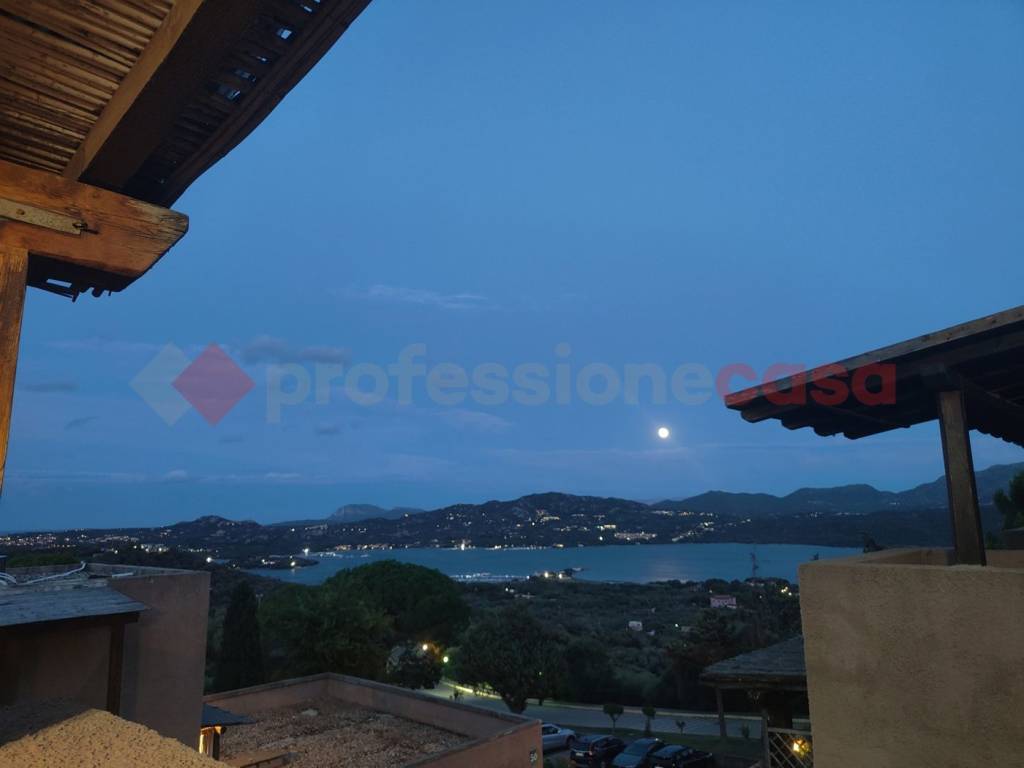 appartamento in vendita ad Olbia in zona Cugnana