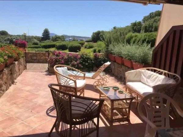 appartamento in vendita ad Olbia in zona Cugnana