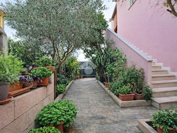 appartamento in vendita ad Olbia in zona Bandinu
