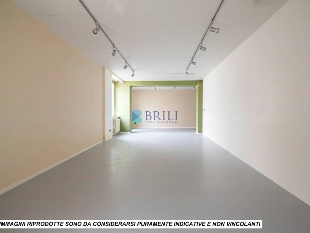 negozio in vendita ad Olbia in zona San Simplicio