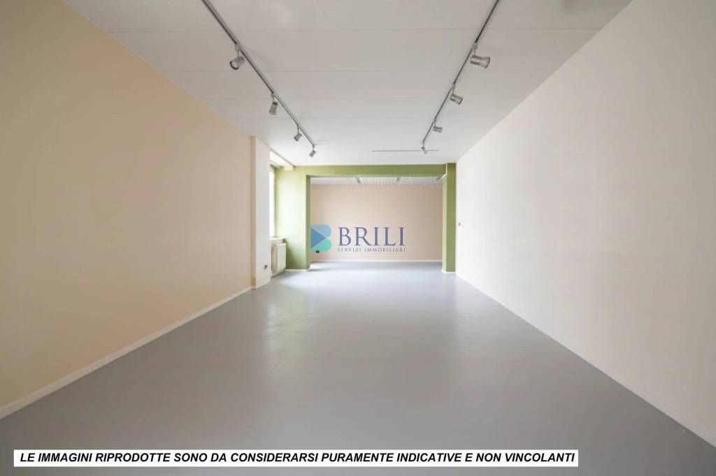 locale commerciale in vendita ad Olbia in zona Vittorio Veneto