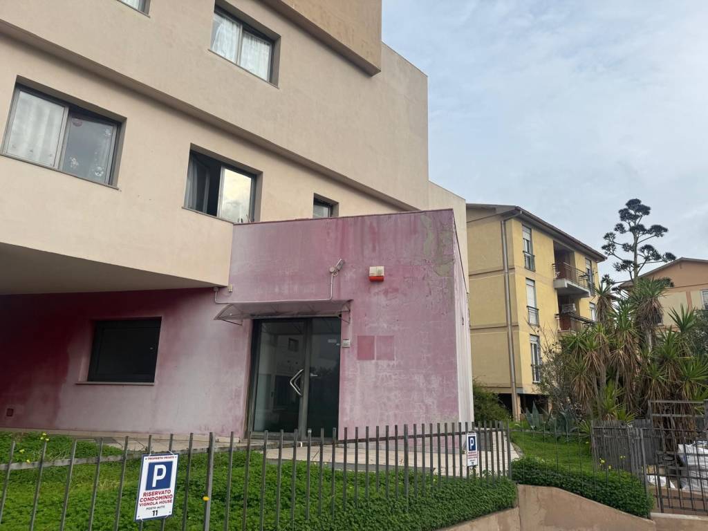 negozio in vendita ad Olbia in zona Aldo Moro