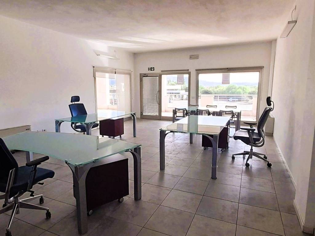 ufficio in vendita ad Olbia in zona Aldo Moro