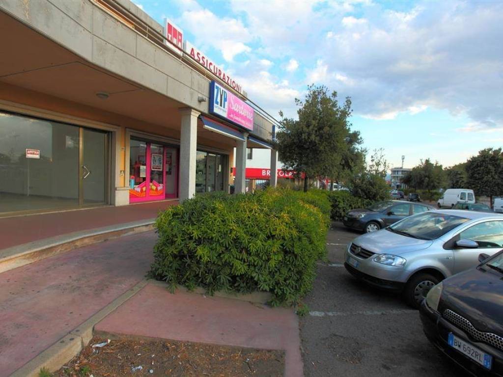 negozio in vendita ad Olbia in zona Aldo Moro