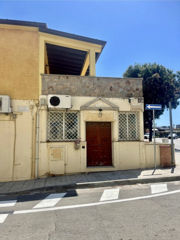 locale commerciale in vendita ad Olbia in zona Centro Storico
