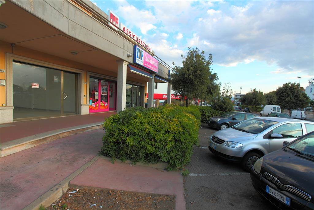 negozio in vendita ad Olbia in zona Aldo Moro