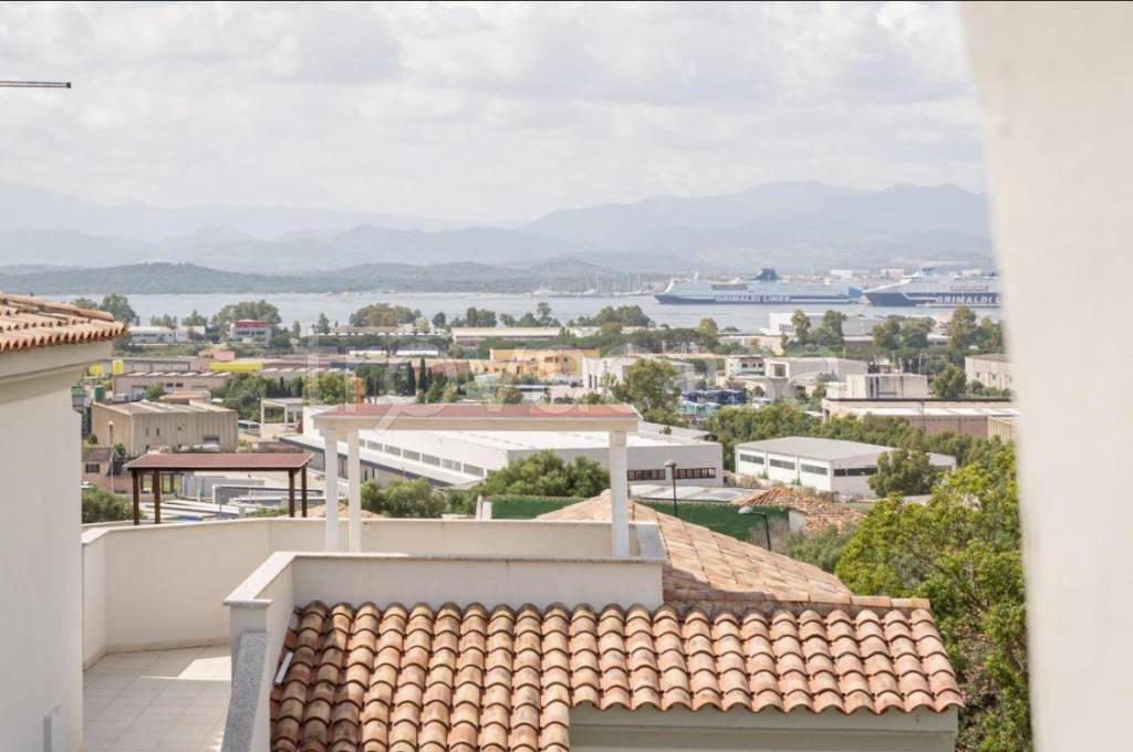 appartamento in vendita ad Olbia in zona Pittulongu