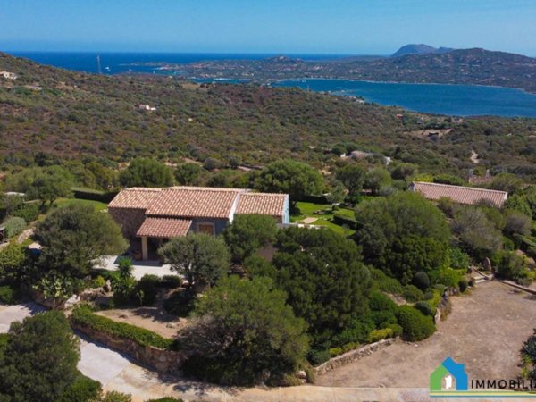 casa indipendente in vendita ad Olbia in zona Cugnana