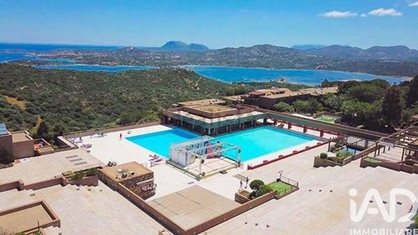 negozio in vendita ad Olbia in zona Cugnana