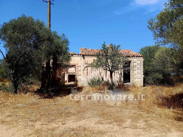 casa indipendente in vendita ad Olbia in zona Rudalza