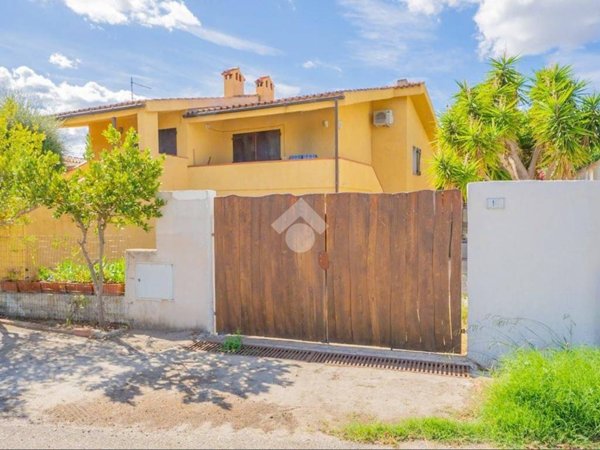 casa indipendente in vendita ad Olbia in zona Pittulongu