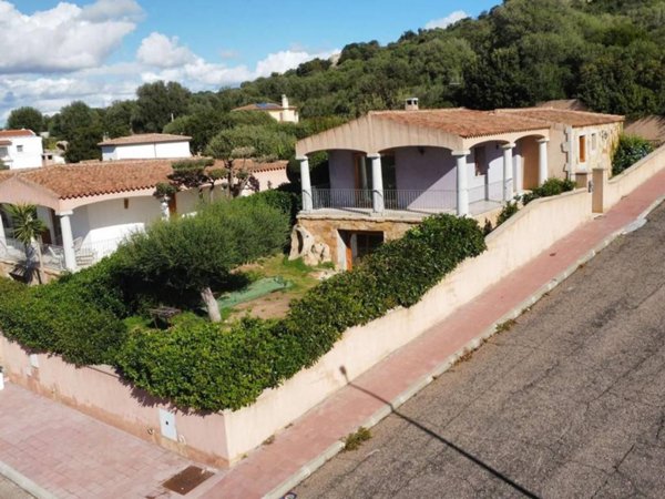 casa indipendente in vendita ad Olbia in zona Bandinu
