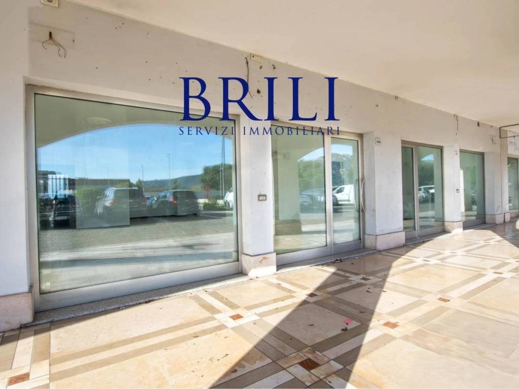 negozio in vendita ad Olbia in zona Aldo Moro