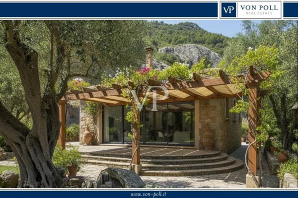 casa indipendente in vendita ad Olbia in zona Cugnana