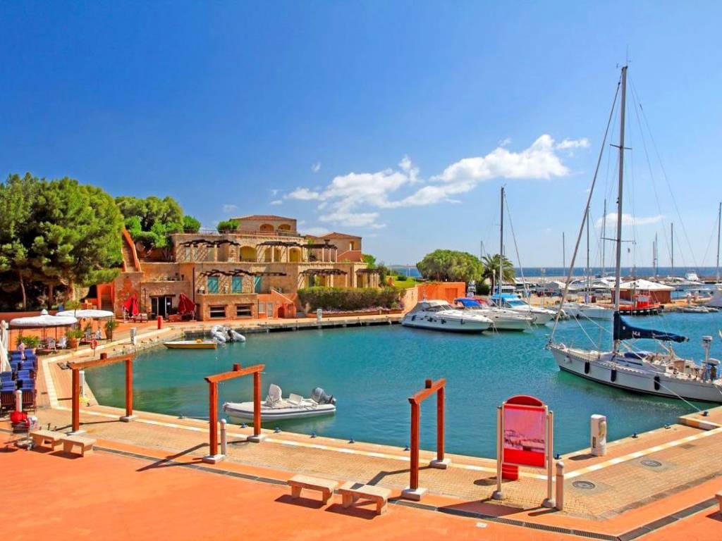 appartamento in vendita ad Olbia in zona Portisco