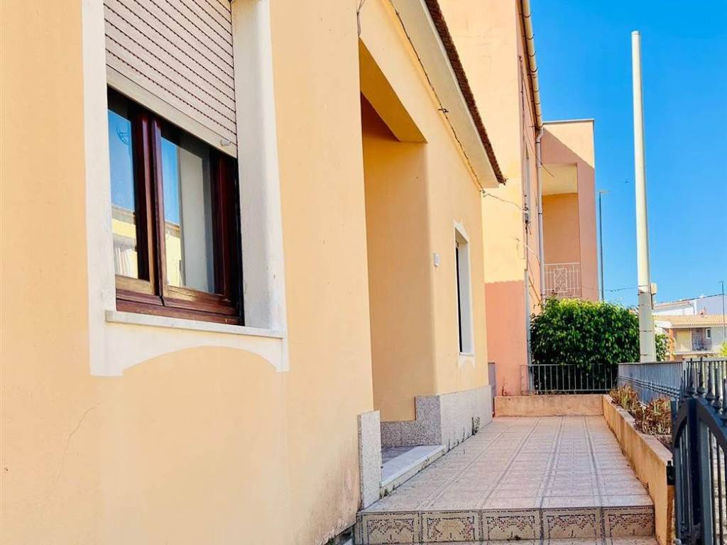 casa indipendente in vendita ad Olbia in zona Fausto Noce