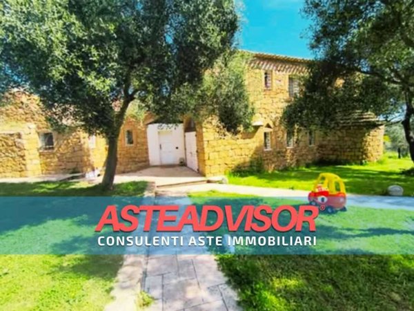 casa indipendente in vendita ad Olbia in zona Milmeggiu