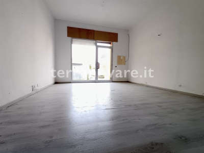 negozio in vendita ad Olbia in zona Vittorio Veneto