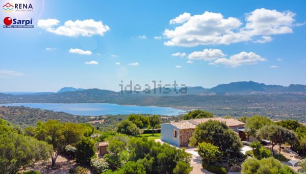 casa indipendente in vendita ad Olbia in zona Cugnana