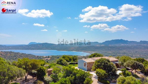 casa indipendente in vendita ad Olbia in zona Cugnana