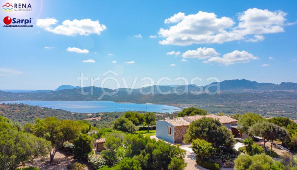 casa indipendente in vendita ad Olbia in zona Cugnana