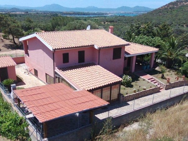 casa indipendente in vendita ad Olbia in zona Porto Istana