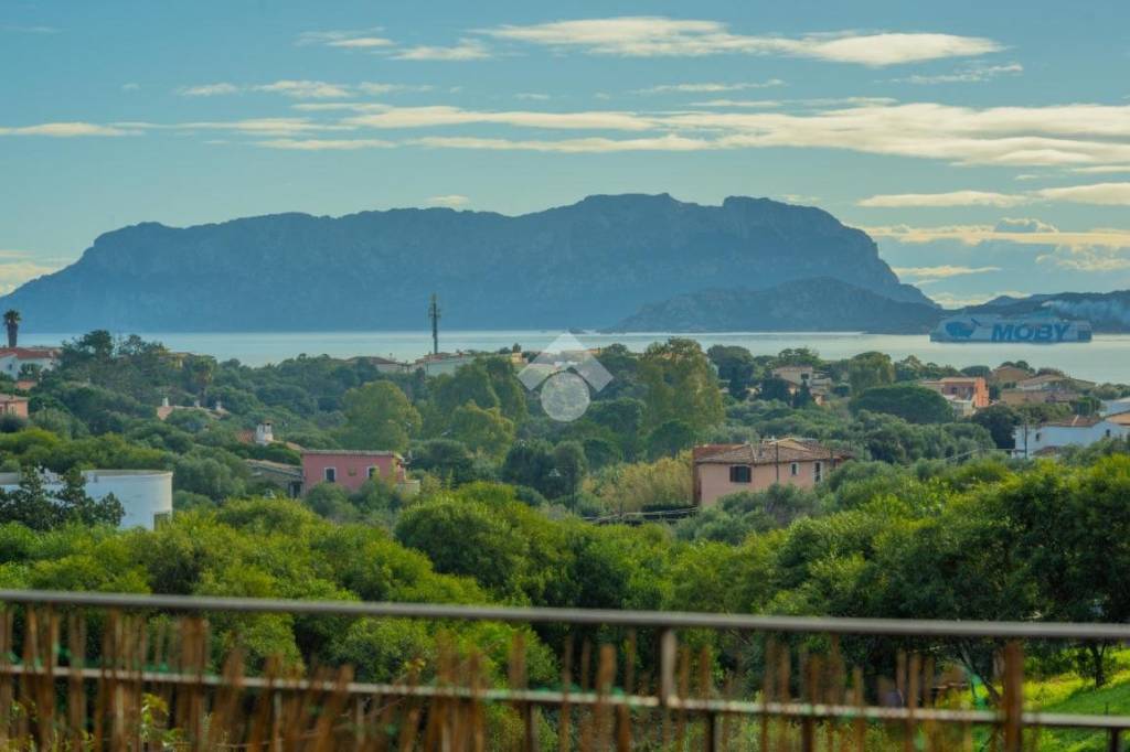 appartamento in vendita ad Olbia in zona Pittulongu