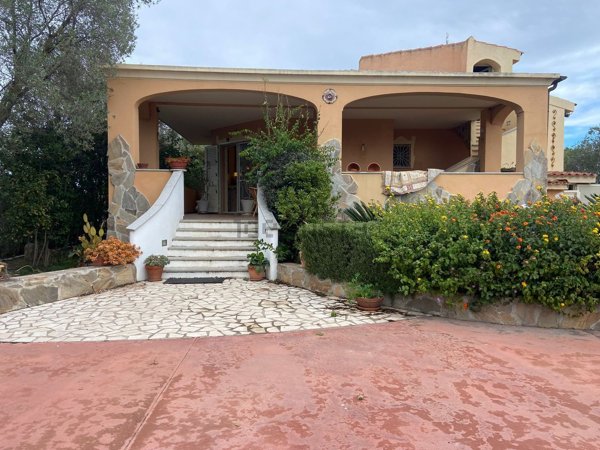 casa indipendente in vendita ad Olbia in zona Vittorio Veneto