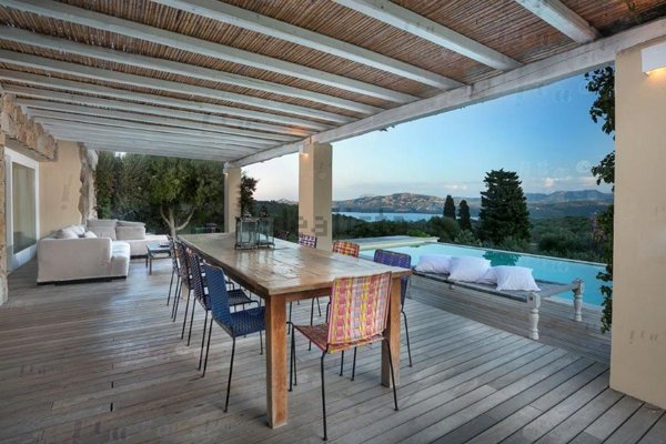 casa indipendente in vendita ad Olbia in zona Cugnana