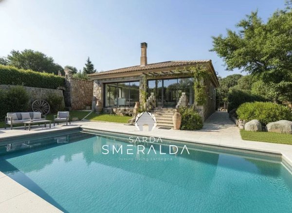 casa indipendente in vendita ad Olbia in zona Cugnana