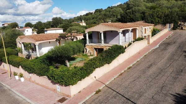 casa indipendente in vendita ad Olbia in zona Bandinu