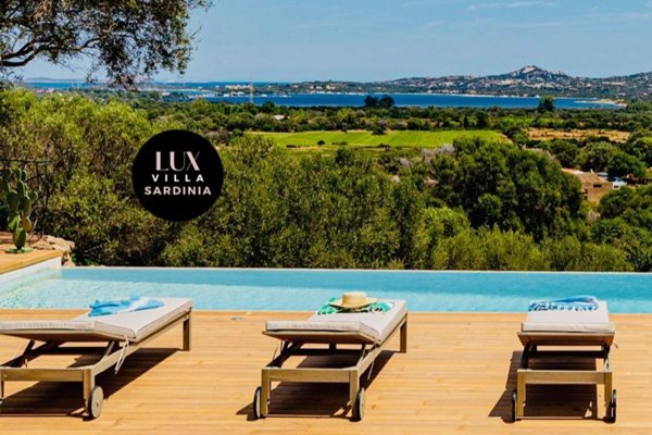 casa indipendente in vendita ad Olbia in zona Cugnana