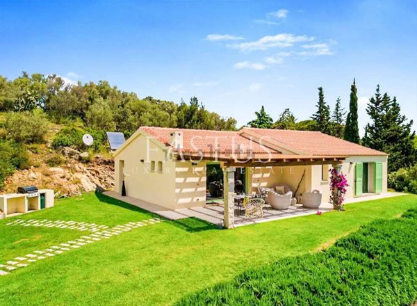 casa indipendente in vendita ad Olbia in zona Cugnana