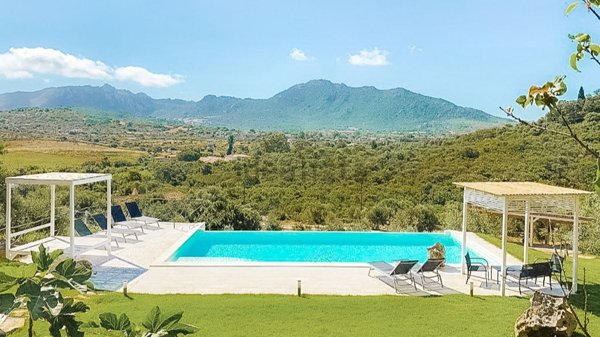 casa indipendente in vendita ad Olbia in zona Cugnana