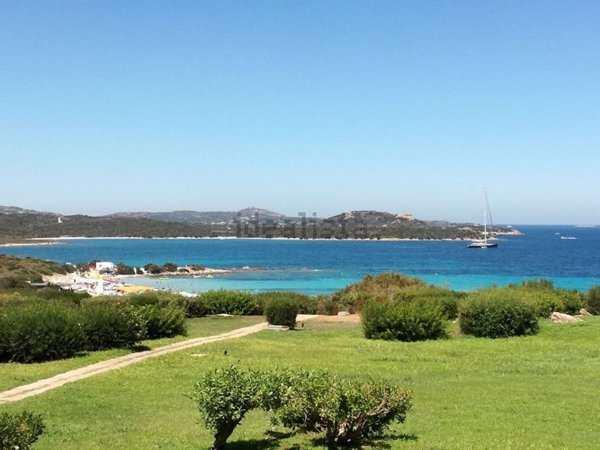 casa indipendente in vendita ad Olbia in zona Cugnana