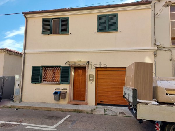 casa indipendente in vendita ad Olbia in zona Baratta