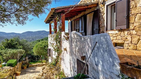 casa indipendente in vendita ad Olbia in zona Porto Istana