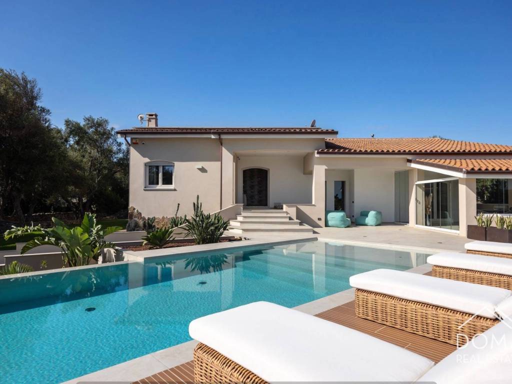 casa indipendente in vendita ad Olbia in zona Cugnana