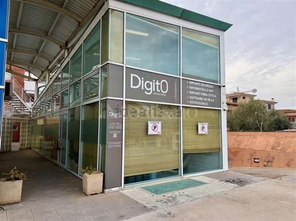 locale commerciale in vendita ad Olbia in zona Aldo Moro