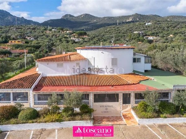 negozio in vendita ad Olbia in zona Cugnana