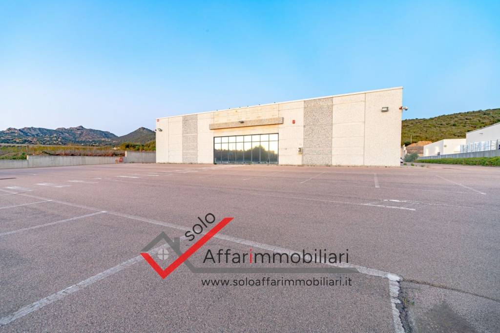 negozio in vendita ad Olbia
