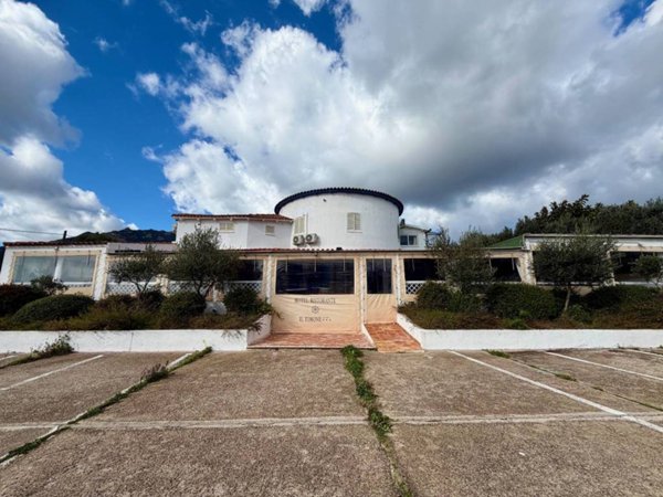 intera palazzina in vendita ad Olbia in zona Cugnana