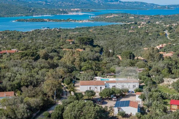 casa indipendente in vendita ad Olbia in zona Cugnana