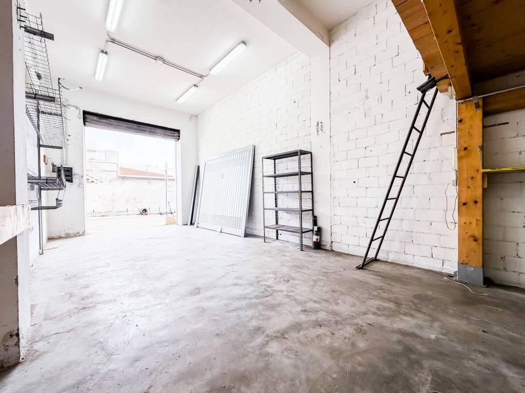 locale di sgombero in vendita ad Olbia in zona Aldo Moro